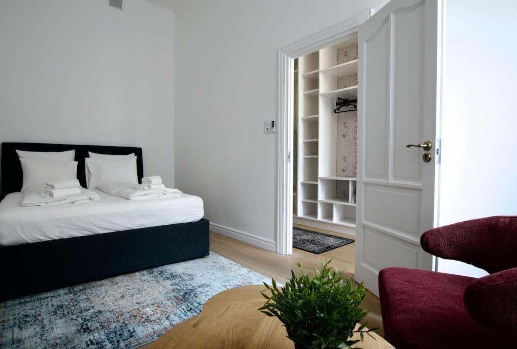 Premium Apartment By Hi5- Anker Apartment Budapeste Exterior foto