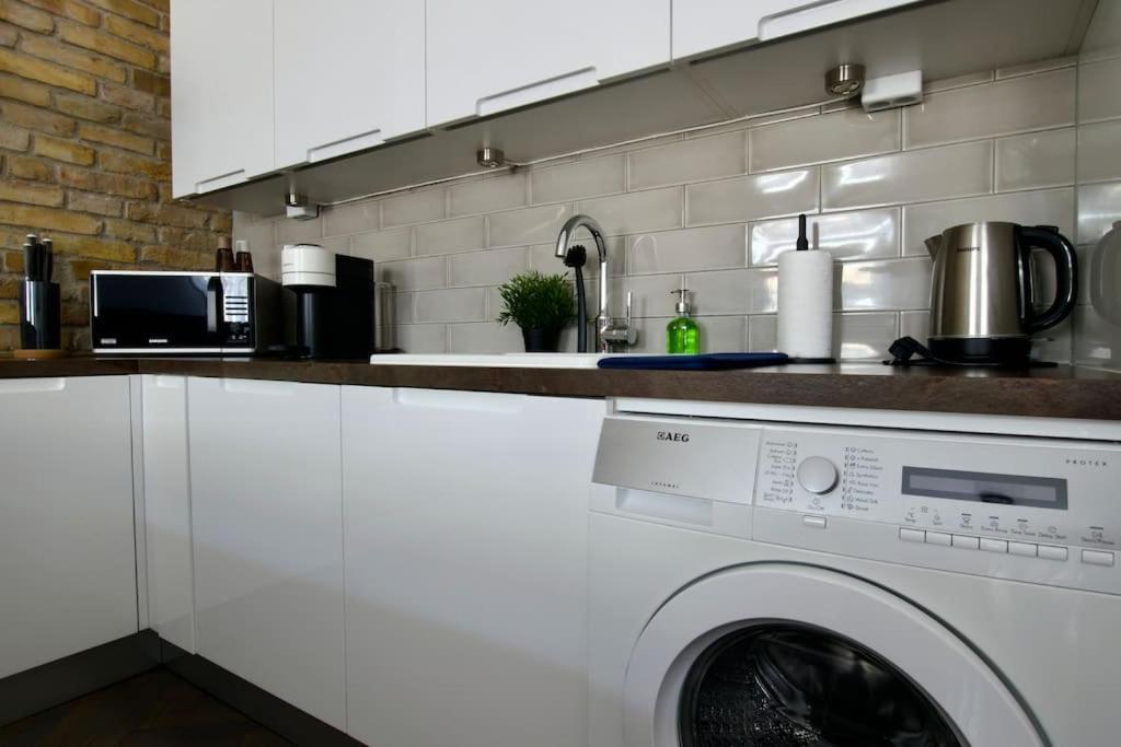 Premium Apartment By Hi5- Anker Apartment Budapeste Exterior foto