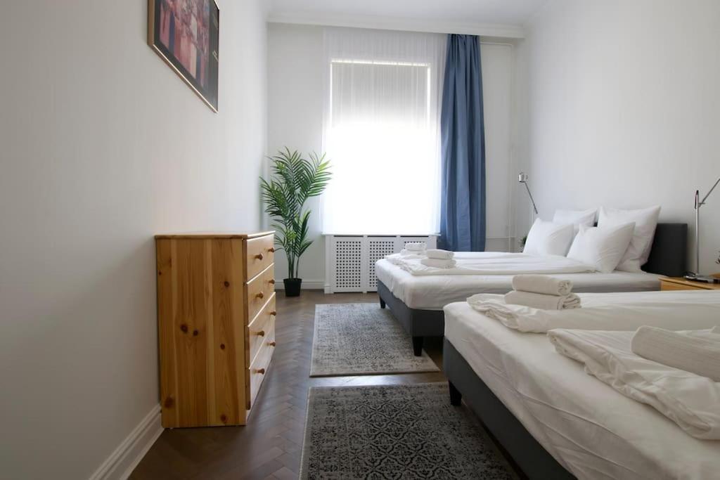 Premium Apartment By Hi5- Anker Apartment Budapeste Exterior foto