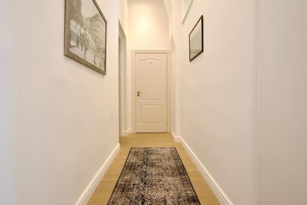 Premium Apartment By Hi5- Anker Apartment Budapeste Exterior foto