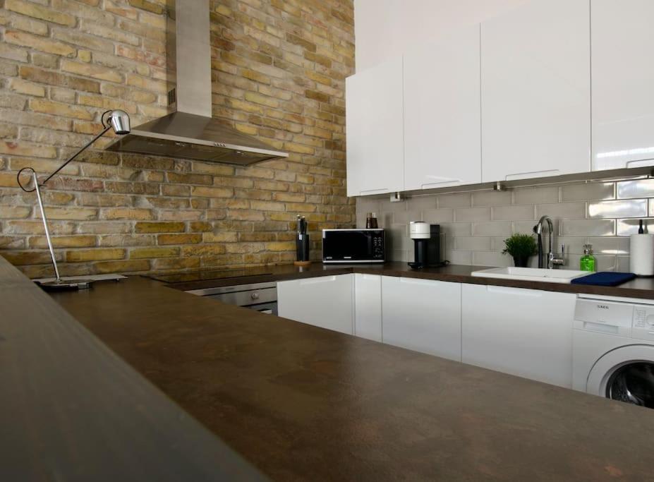 Premium Apartment By Hi5- Anker Apartment Budapeste Exterior foto